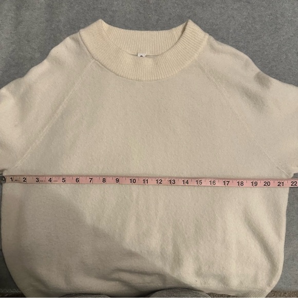Athleta cream relaxed sweater size L - Picture 3 of 6